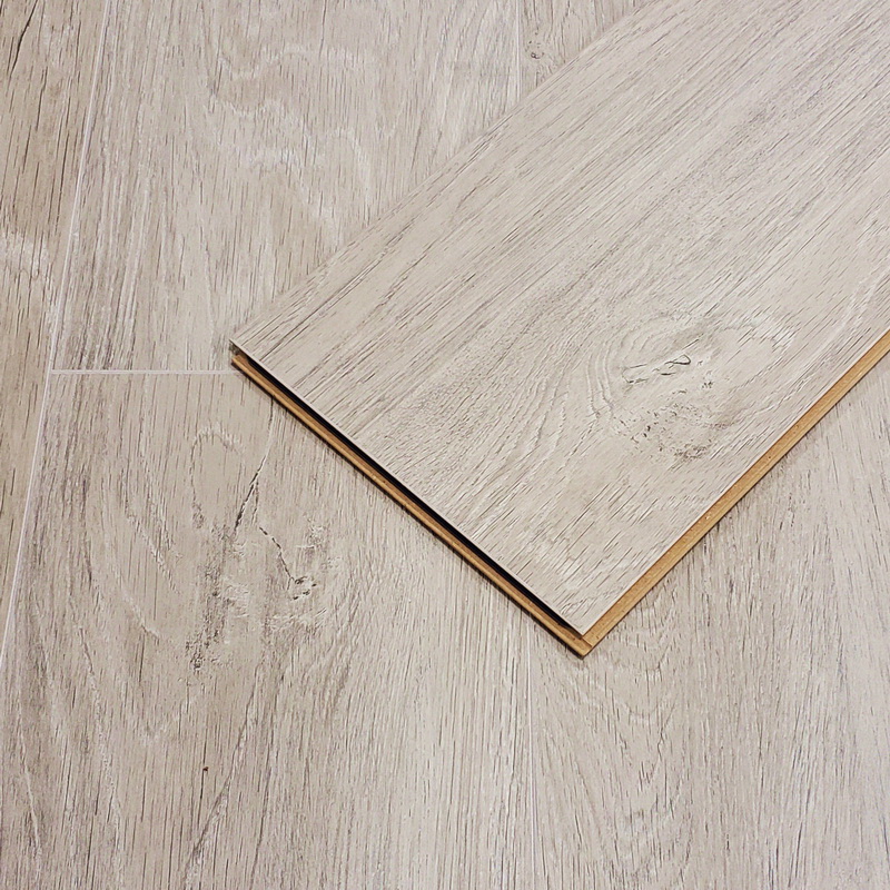  Kronoswis Lake View Bordeaux Oak 10mm Laminate
