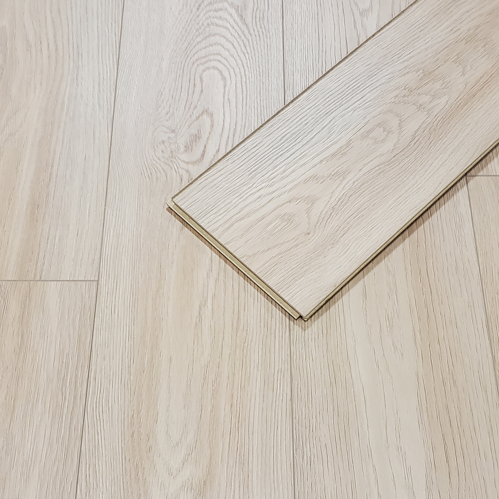  Egger Classic  Natural Soria Oak 12mm Laminate