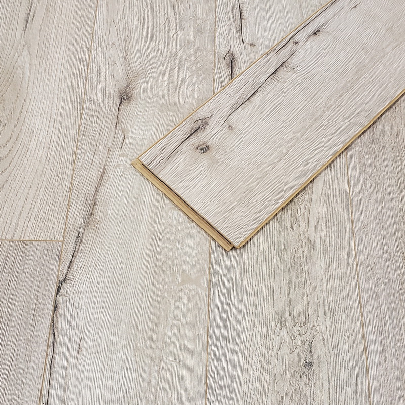  Inhaus  Oak Light Brown 10mm Laminate (72 hour water resistance)