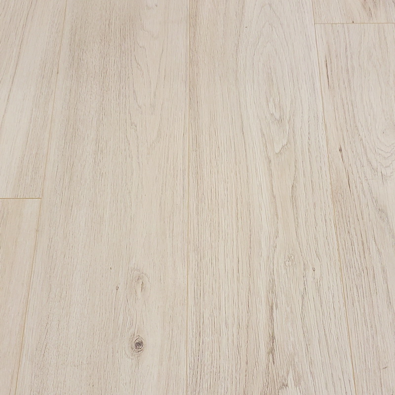  Inhaus  Oak Natural Light 10mm Laminate (72 hour water warranty)