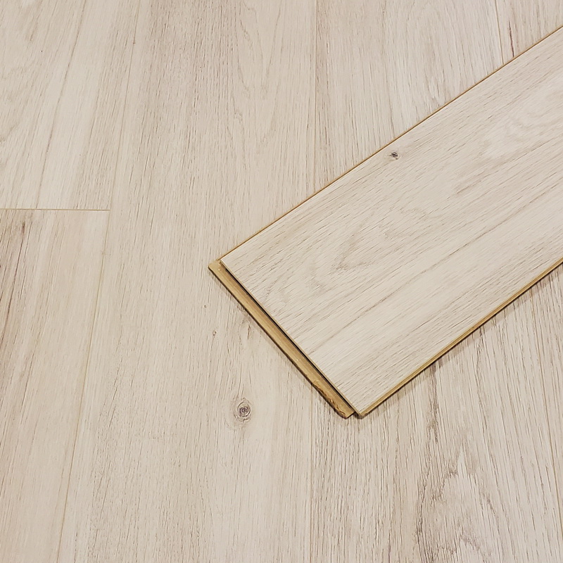  Inhaus  Oak Natural Light 10mm Laminate (72 hour water warranty)
