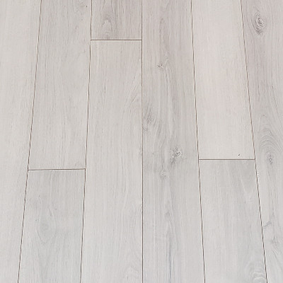  Torlys  Highland Patson Oak AC4 8mm Laminate